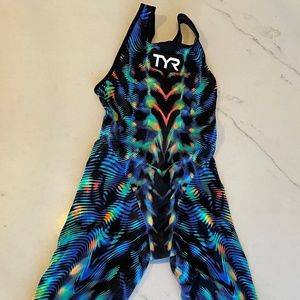 New TYR Venzo Open Back Tech Suit Size 20